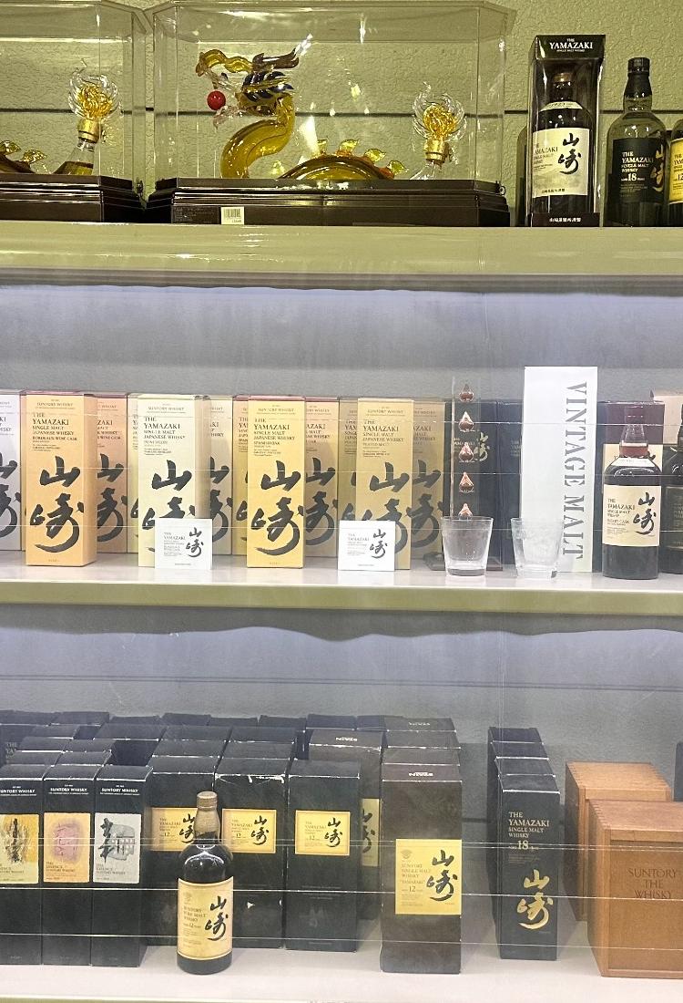 銘柄ごとに並ぶウイスキーの商品群